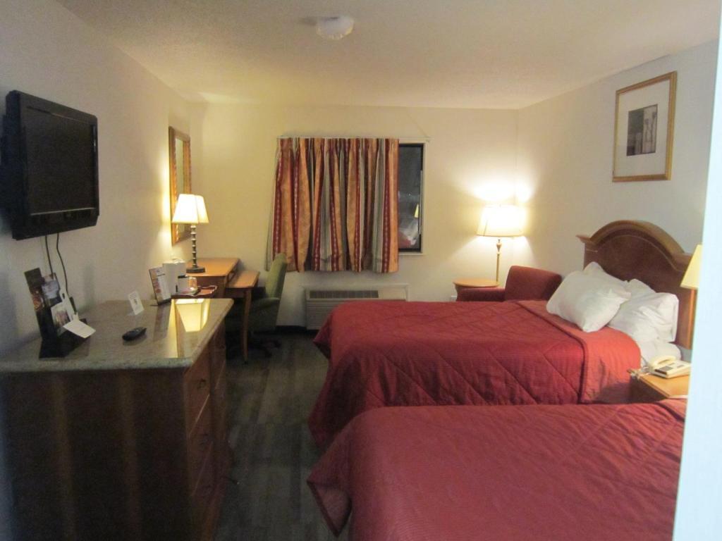 American Inn And Suites Ionia Room photo